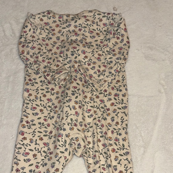 (2 for $10) Carters Cream Floral Footed sleeper One-Piece Pajamas for Kids - Picture 8 of 9